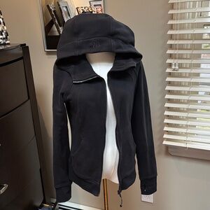 Lululemon Women's Black scuba hoodie